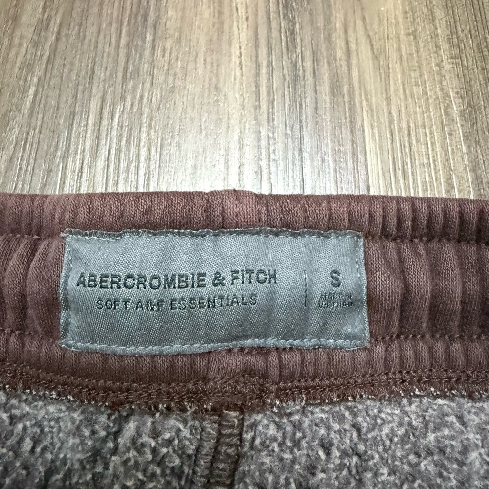 Abercrombie fitch men’s size S purple ish terry fleece sweat shorts - Picture 2 of 8